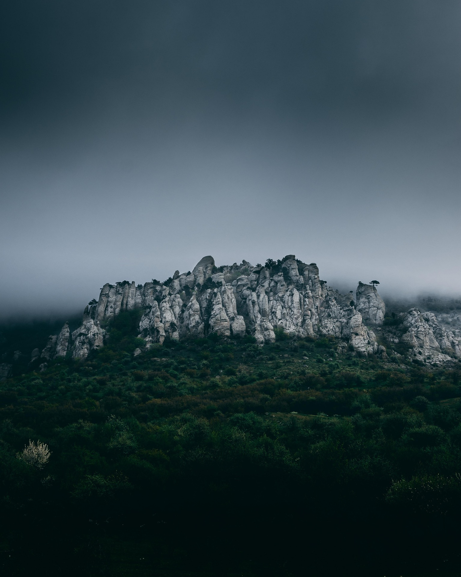 viajar solo a la montaña es una buena forma de hablar con uno mismo